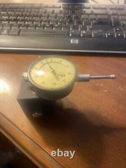 Starrett No. 657 magnetic base with No. 25-441.001 dial indicator USA